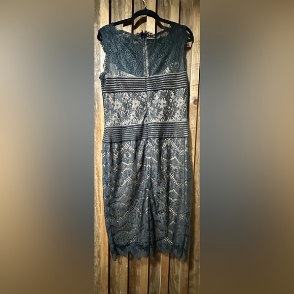 Tadashi Shoji Nude & Black Lace Midi Cocktail Dress Size 10 - Picture 1 of 10
